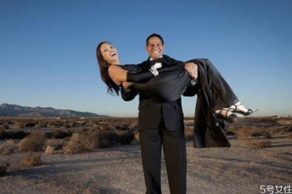 戀愛期如何判斷這個男人值得愛 什么男人值得愛 戀愛期如何判斷這個男人值得愛 什么男人值得愛