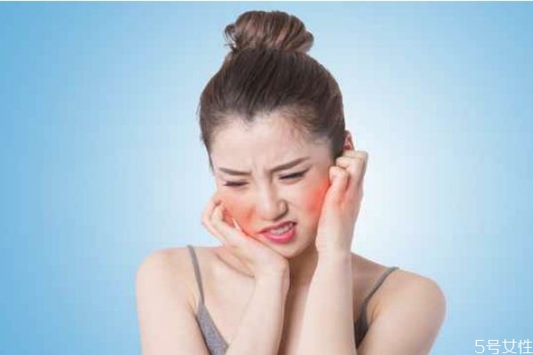 臉辣辣的怎么回事 臉上火辣辣的疼 臉辣辣的怎么回事 臉上火辣辣的疼