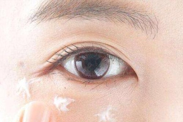 眼部皮膚過敏怎么辦 眼部皮膚過敏的表現(xiàn) 眼部皮膚過敏怎么辦 眼部皮膚過敏的表現(xiàn)
