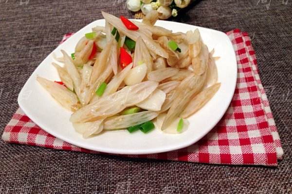 藕帶要削皮嗎 藕帶有哪些營(yíng)養(yǎng)物質(zhì) 藕帶要削皮嗎 藕帶有哪些營(yíng)養(yǎng)物質(zhì)