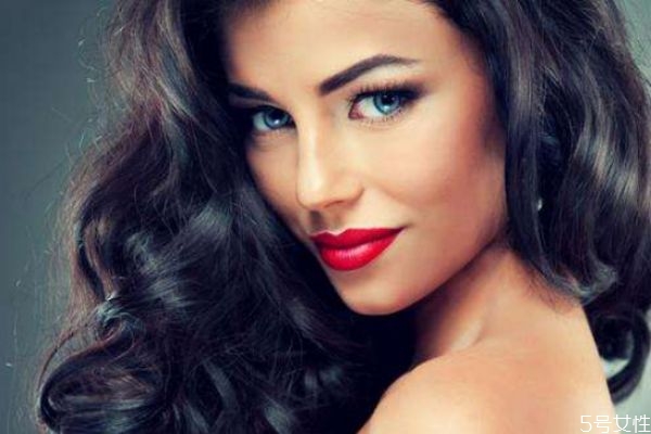 頭發(fā)燙染后干燥怎么辦 保養(yǎng)頭發(fā)注意事項(xiàng) 頭發(fā)燙染后干燥怎么辦 保養(yǎng)頭發(fā)注意事項(xiàng)