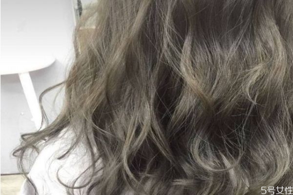 女生染什么顏色頭發(fā)好看 今年女生流行染什么顏色的頭發(fā) 女生染什么顏色頭發(fā)好看 今年女生流行染什么顏色的頭發(fā)