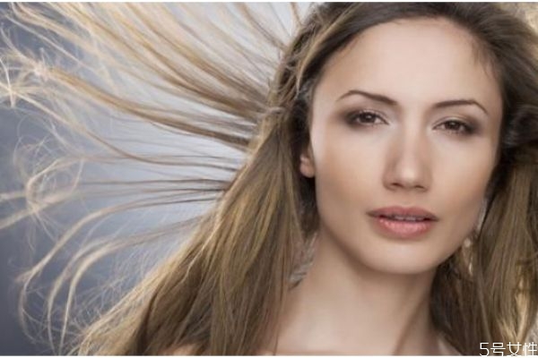 頭發(fā)燙染后干燥怎么辦 保養(yǎng)頭發(fā)注意事項(xiàng) 頭發(fā)燙染后干燥怎么辦 保養(yǎng)頭發(fā)注意事項(xiàng)