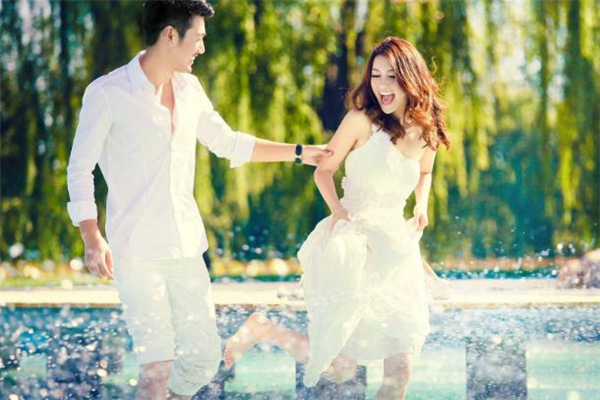 偶遇前任該不該打招呼 偶遇前任應該怎么表現