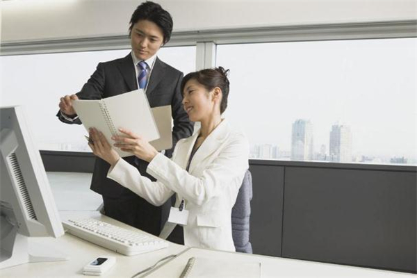 辦公室戀情分手后怎么相處 辦公室戀情分手后要不要辭職 辦公室戀情分手后怎么相處 辦公室戀情分手后要不要辭職