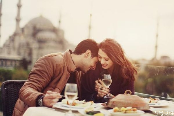 男朋友老說忙是為什么呢 男朋友不愛的表現(xiàn)有什么呢 男朋友老說忙是為什么呢 男朋友不愛的表現(xiàn)有什么呢