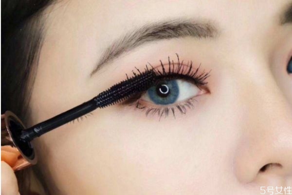 睫毛膏暈妝是為什么呢 造成睫毛膏暈妝原因是什么呢 睫毛膏暈妝是為什么呢 造成睫毛膏暈妝原因是什么呢