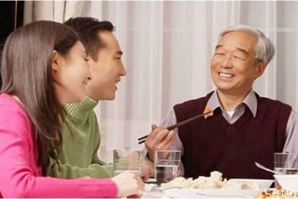 第一次見(jiàn)女方父母送什么好 第一次見(jiàn)女方父母禁忌 第一次見(jiàn)女方父母送什么好 第一次見(jiàn)女方父母禁忌