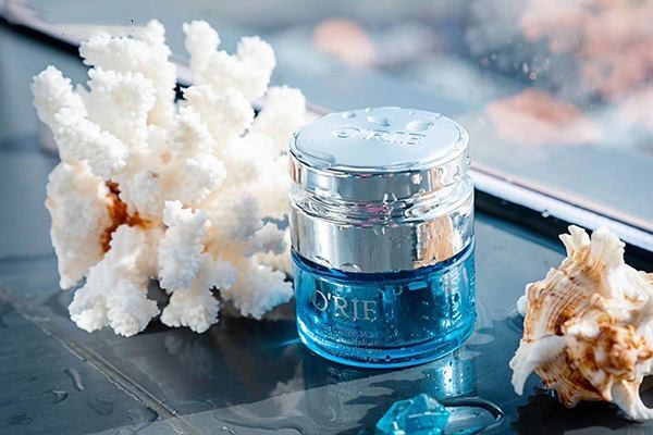 晚上用乳液好還是霜好 搽臉是乳液好還是面霜好 晚上用乳液好還是霜好 搽臉是乳液好還是面霜好