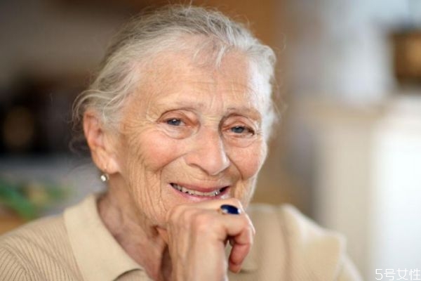 白內(nèi)障的高發(fā)人群是哪些呢 白內(nèi)障可以預(yù)防嗎 白內(nèi)障的高發(fā)人群是哪些呢 白內(nèi)障可以預(yù)防嗎