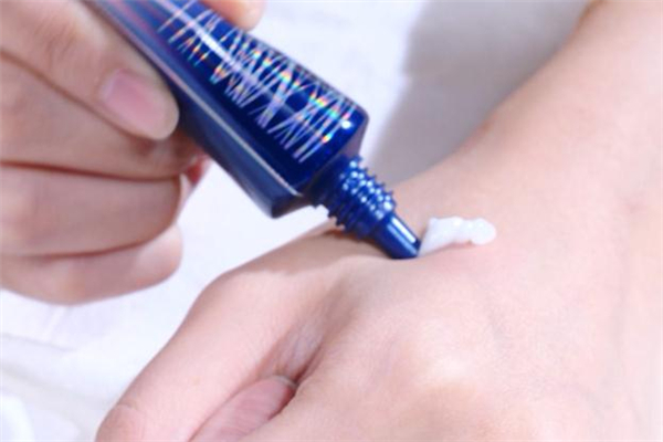 snp燕窩眼霜適合多大年齡 snp燕窩眼霜使用方法 snp燕窩眼霜適合多大年齡 snp燕窩眼霜使用方法