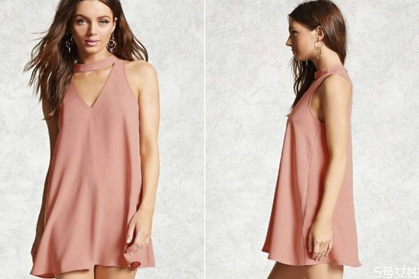 脖子比較短應該穿圓領衣服還是v領衣服呢 脖子比較短應該穿圓領衣服還是v領衣服呢