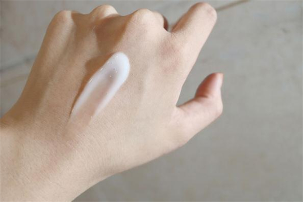 rnw水乳怎么辨別真假 哪里可以買到rnw正品 rnw水乳怎么辨別真假 哪里可以買到rnw正品