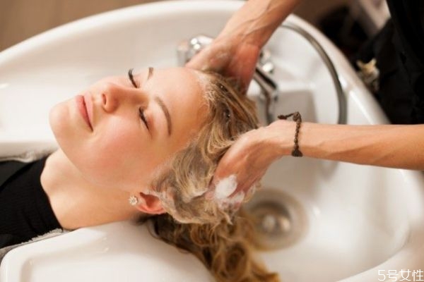 染發(fā)后如何保養(yǎng) 染發(fā)后的保養(yǎng)方法 染發(fā)后如何保養(yǎng) 染發(fā)后的保養(yǎng)方法