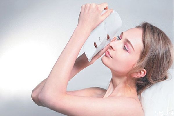 敷面膜玩手機(jī)有影響嗎 敷完面膜后能看手機(jī)嗎 敷面膜玩手機(jī)有影響嗎 敷完面膜后能看手機(jī)嗎