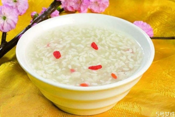 米酒有什么營養(yǎng)價值呢 喝米酒有什么作用呢 米酒有什么營養(yǎng)價值呢 喝米酒有什么作用呢