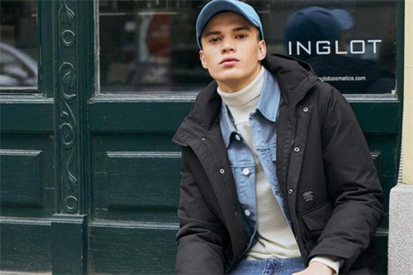 男生穿什么顏色羽絨服好看 男生羽絨服穿搭圖片 男生穿什么顏色羽絨服好看 男生羽絨服穿搭圖片