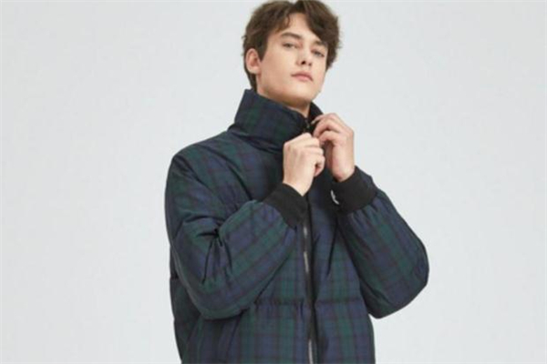 男生穿什么顏色羽絨服好看 男生羽絨服穿搭圖片 男生穿什么顏色羽絨服好看 男生羽絨服穿搭圖片