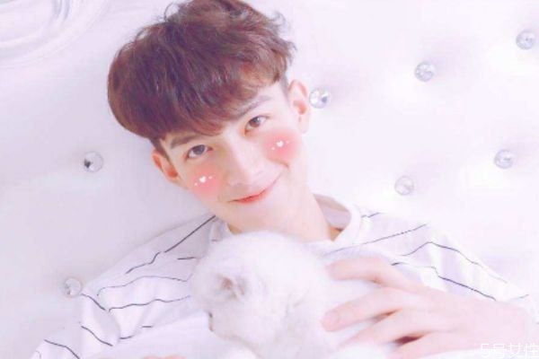 男朋友某天突然說(shuō)你丑是什么感覺 男生說(shuō)你丑的真正含義