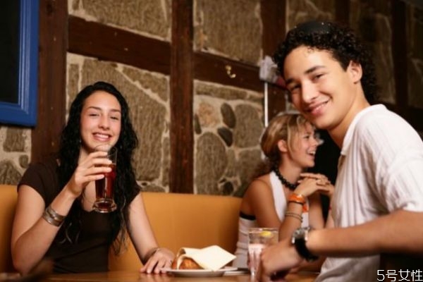 男人說女人丑說明什么 男生說女生丑的潛臺詞 男人說女人丑說明什么 男生說女生丑的潛臺詞