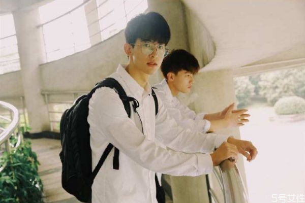 冷戰(zhàn)期間如何知道男人在乎你 冷戰(zhàn)時男人的十條想法 冷戰(zhàn)期間如何知道男人在乎你 冷戰(zhàn)時男人的十條想法