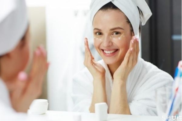 冬天護(hù)膚品使用順序是什么 冬天護(hù)膚的正確步驟 冬天護(hù)膚品使用順序是什么 冬天護(hù)膚的正確步驟