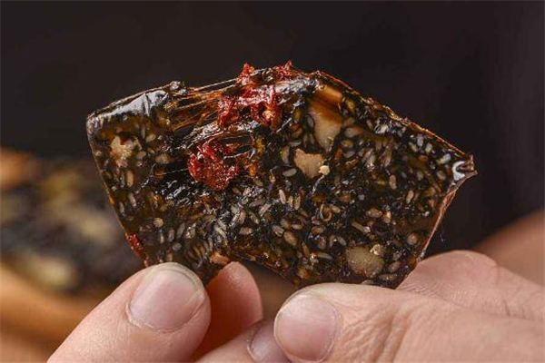 阿膠糕吃多了會(huì)怎樣 阿膠糕一天吃?xún)蓧K多嗎 阿膠糕吃多了會(huì)怎樣 阿膠糕一天吃?xún)蓧K多嗎