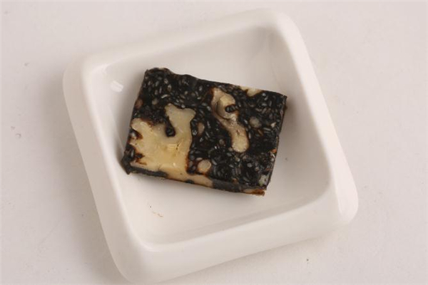 阿膠糕吃多了會(huì)怎樣 阿膠糕一天吃?xún)蓧K多嗎 阿膠糕吃多了會(huì)怎樣 阿膠糕一天吃?xún)蓧K多嗎