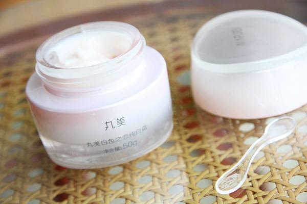 丸美白色之戀適合什么年齡用 丸美白色之戀有什么優(yōu)點 丸美白色之戀適合什么年齡用 丸美白色之戀有什么優(yōu)點