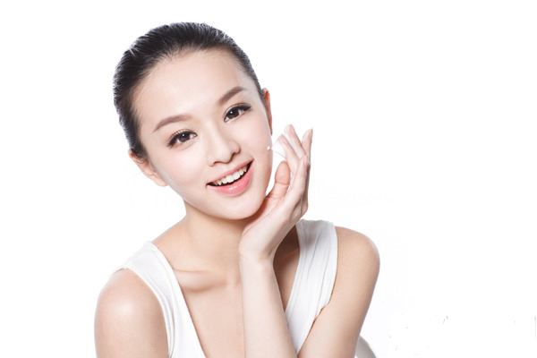 化妝水需要避開眼部嗎 無酒精化妝水有哪些 化妝水需要避開眼部嗎 無酒精化妝水有哪些