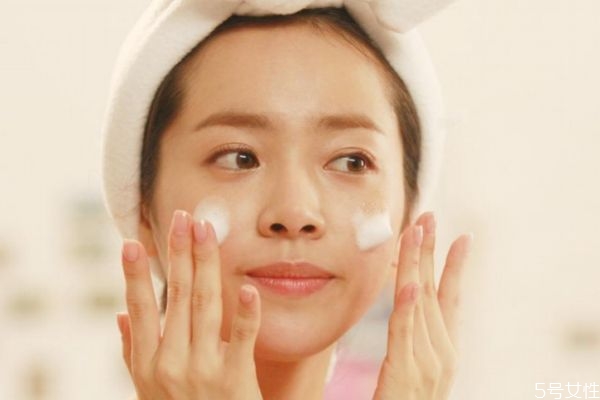 洗臉前要做什么呢 如何正確洗臉呢 洗臉前要做什么呢 如何正確洗臉呢