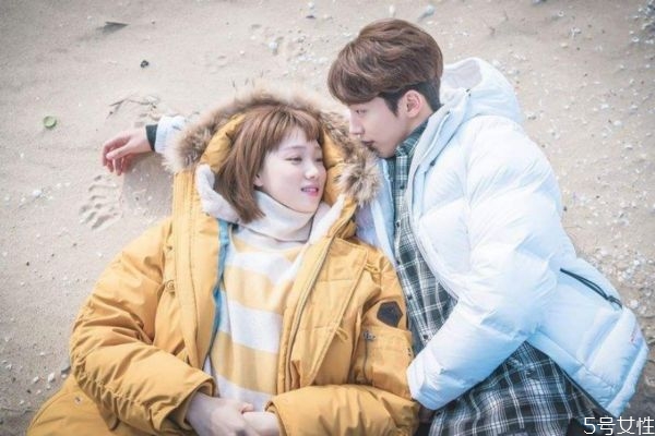 女朋友劈腿了可我還愛她怎么辦 女朋友劈腿了還能要嗎 女朋友劈腿了可我還愛她怎么辦 女朋友劈腿了還能要嗎