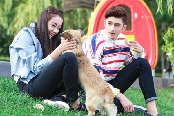 晚上和女生聊什么話題比較好 晚上和女生聊天開場(chǎng)白 晚上和女生聊什么話題比較好 晚上和女生聊天開場(chǎng)白