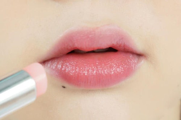 嘟嘟唇豐唇的特點(diǎn) 打完嘟嘟唇多久可以涂口紅 嘟嘟唇豐唇的特點(diǎn) 打完嘟嘟唇多久可以涂口紅