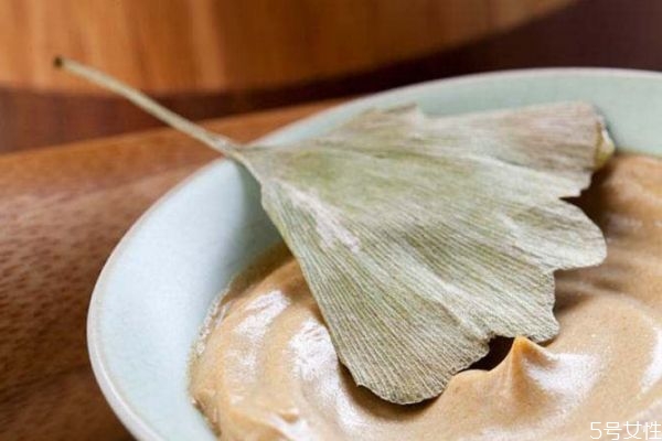 中藥面膜是不是帶有毒性 中藥敷臉有什么危害 中藥面膜是不是帶有毒性 中藥敷臉有什么危害