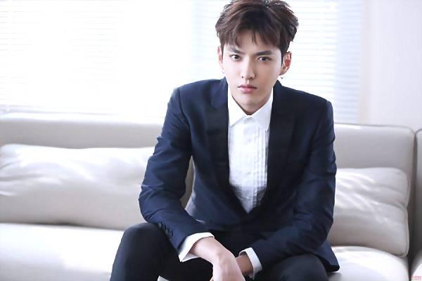 男士如何挑選適合自己的西裝 矮個(gè)子男生穿什么西裝好看 男士如何挑選適合自己的西裝 矮個(gè)子男生穿什么西裝好看