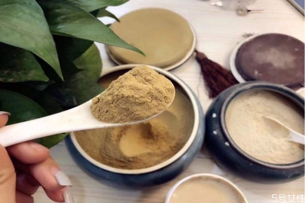 中藥面膜是不是帶有毒性 中藥敷臉有什么危害 中藥面膜是不是帶有毒性 中藥敷臉有什么危害