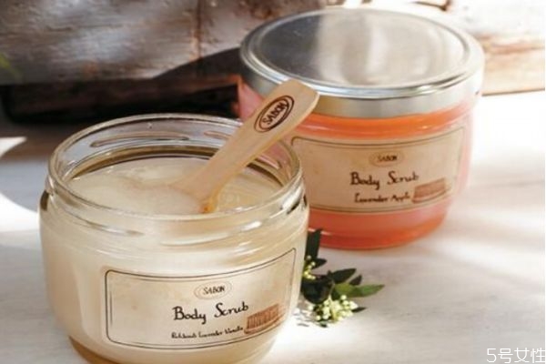 身體乳和磨砂膏可以一起用嗎 身體乳和磨砂膏使用順序 身體乳和磨砂膏可以一起用嗎 身體乳和磨砂膏使用順序