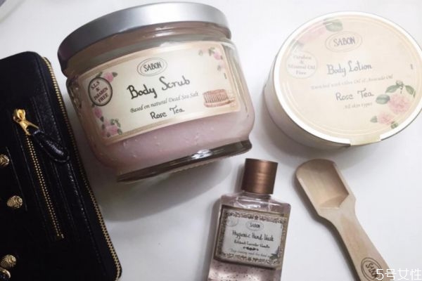 身體乳和磨砂膏可以一起用嗎 身體乳和磨砂膏使用順序 身體乳和磨砂膏可以一起用嗎 身體乳和磨砂膏使用順序