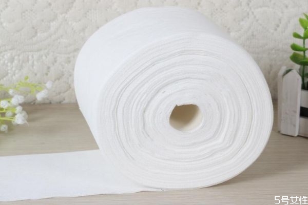 如何挑選一次性洗臉巾 洗臉巾平紋的好還是網(wǎng)紋的好