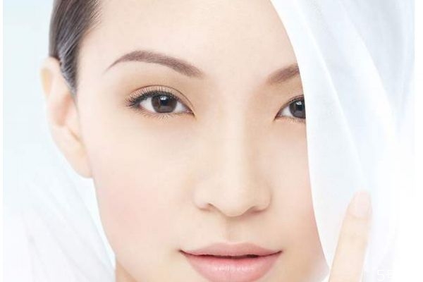 多少歲會有眉間紋呢 眉間紋可以預(yù)防嗎 多少歲會有眉間紋呢 眉間紋可以預(yù)防嗎