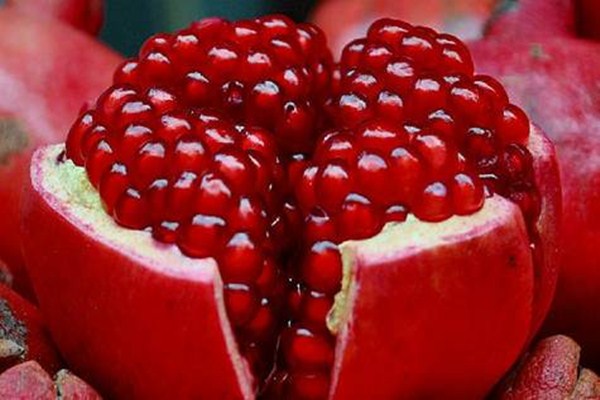 剝開(kāi)的石榴能過(guò)夜能吃嗎 睡前可以吃石榴嗎 剝開(kāi)的石榴能過(guò)夜能吃嗎 睡前可以吃石榴嗎