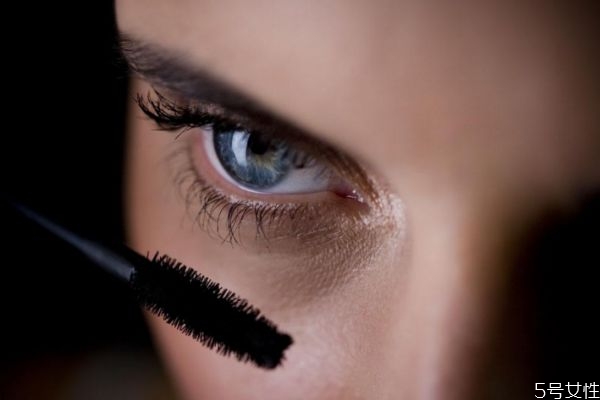 嫁接睫毛怎么卸下來 嫁接睫毛的詳細步驟 嫁接睫毛怎么卸下來 嫁接睫毛的詳細步驟