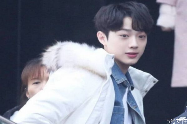 感覺男朋友不關(guān)心自己怎么辦 男人在乎一個女人的表現(xiàn) 感覺男朋友不關(guān)心自己怎么辦 男人在乎一個女人的表現(xiàn)