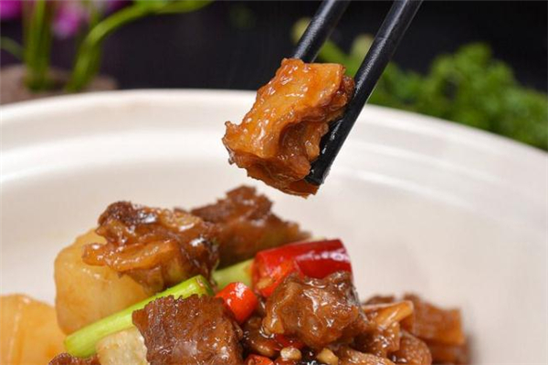 牛腩燉多久才會(huì)爛 燉牛腩用熱水還是冷水 牛腩燉多久才會(huì)爛 燉牛腩用熱水還是冷水