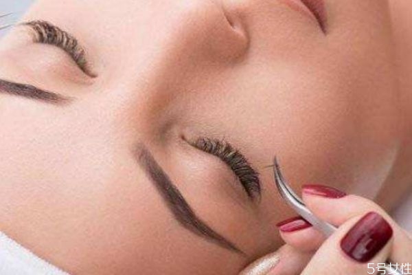 嫁接睫毛有哪些缺點(diǎn) 嫁接睫毛和種睫毛哪個(gè)好 嫁接睫毛有哪些缺點(diǎn) 嫁接睫毛和種睫毛哪個(gè)好