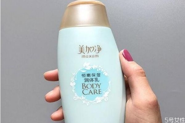 身體乳是擦干身體用還是直接用 洗澡后身體乳什么時間涂