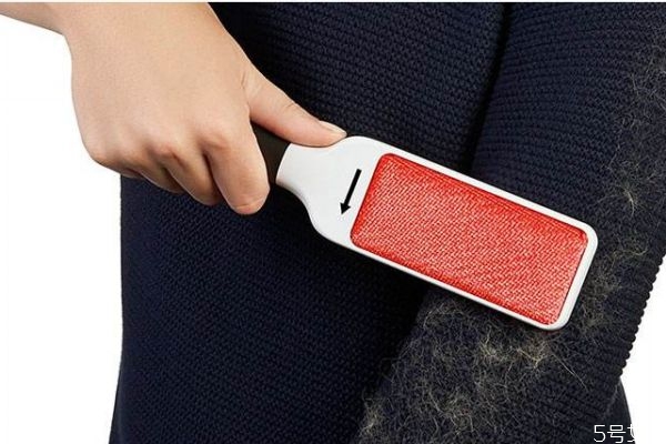 衣服為什么粘毛呢 衣服粘毛應(yīng)該怎么辦呢 衣服為什么粘毛呢 衣服粘毛應(yīng)該怎么辦呢