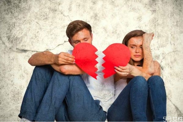 男人對(duì)你失去興趣的表現(xiàn)有什么呢 男人對(duì)你失去興趣的表現(xiàn)有什么呢