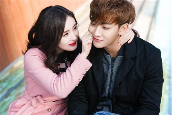 情侶間該不該明算賬 情侶間借錢(qián)需要還嗎 情侶間該不該明算賬 情侶間借錢(qián)需要還嗎